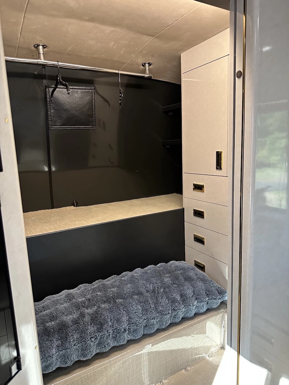 1999 Prevost Marathon XL Motorhome - Thumbnail 14 1999 Prevost Marathon XL Motorhome - Thumbnail 14