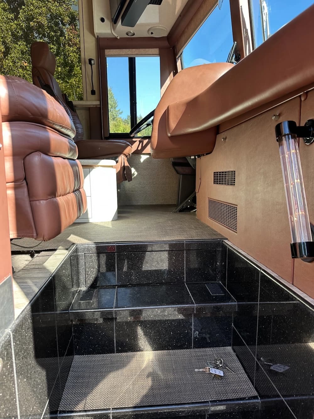 1999 Prevost Marathon XL Motorhome - Thumbnail 4 1999 Prevost Marathon XL Motorhome - Thumbnail 4