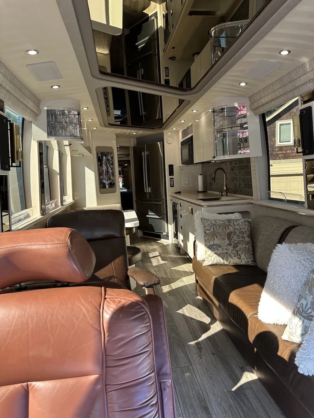 1999 Prevost Marathon XL Motorhome - Thumbnail 5 1999 Prevost Marathon XL Motorhome - Thumbnail 5