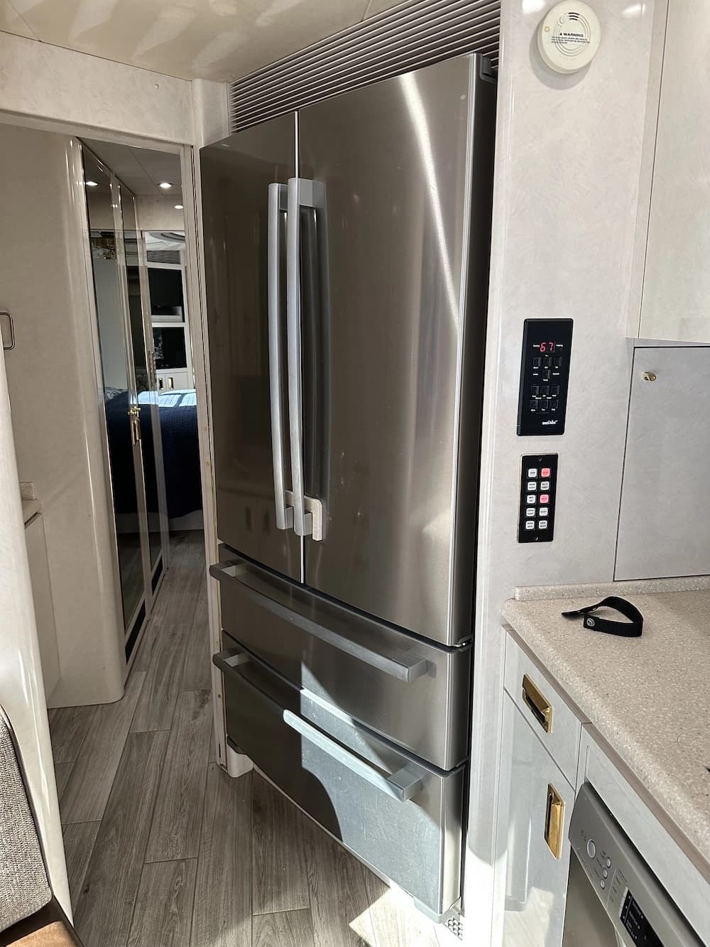 1999 Prevost Marathon XL Motorhome - Thumbnail 8 1999 Prevost Marathon XL Motorhome - Thumbnail 8