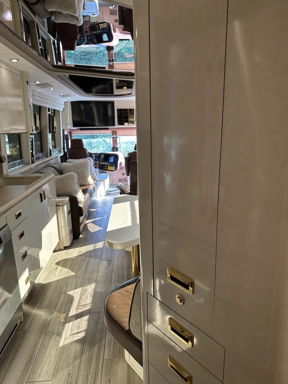 1999 Prevost Marathon XL Motorhome - Thumbnail 9 1999 Prevost Marathon XL Motorhome - Thumbnail 9