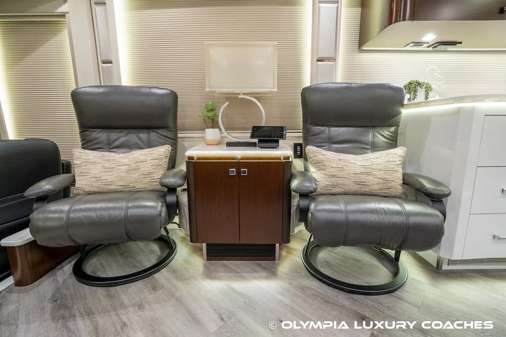 2021 Prevost Emerald H3-45 Coach - Thumbnail 40 2021 Prevost Emerald H3-45 Coach - Thumbnail 40