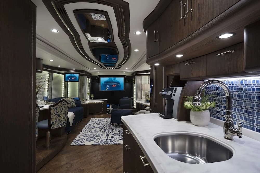 2017 Prevost Liberty Elegant Lady H3-45 Motorhome - Thumbnail 11 2017 Prevost Liberty Elegant Lady H3-45 Motorhome - Thumbnail 11