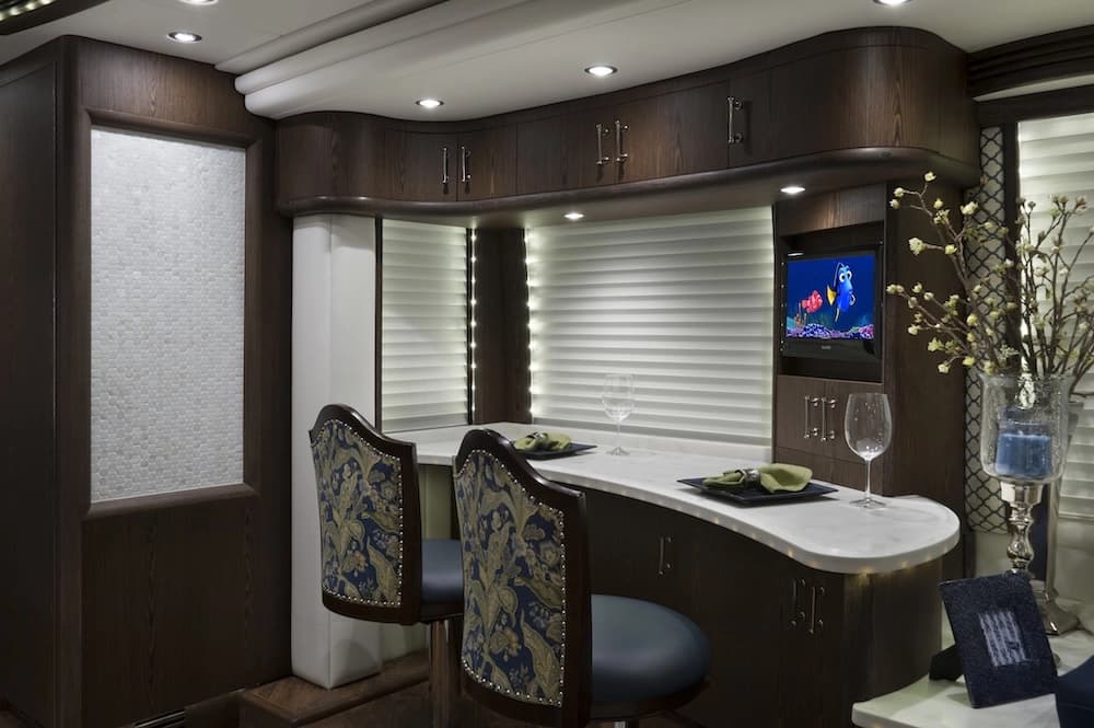 2017 Prevost Liberty Elegant Lady H3-45 Motorhome - Thumbnail 14 2017 Prevost Liberty Elegant Lady H3-45 Motorhome - Thumbnail 14