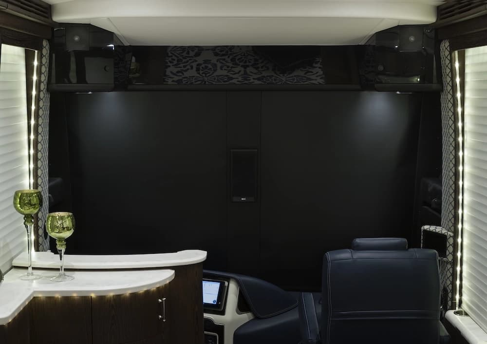 2017 Prevost Liberty Elegant Lady H3-45 Motorhome - Thumbnail 15 2017 Prevost Liberty Elegant Lady H3-45 Motorhome - Thumbnail 15