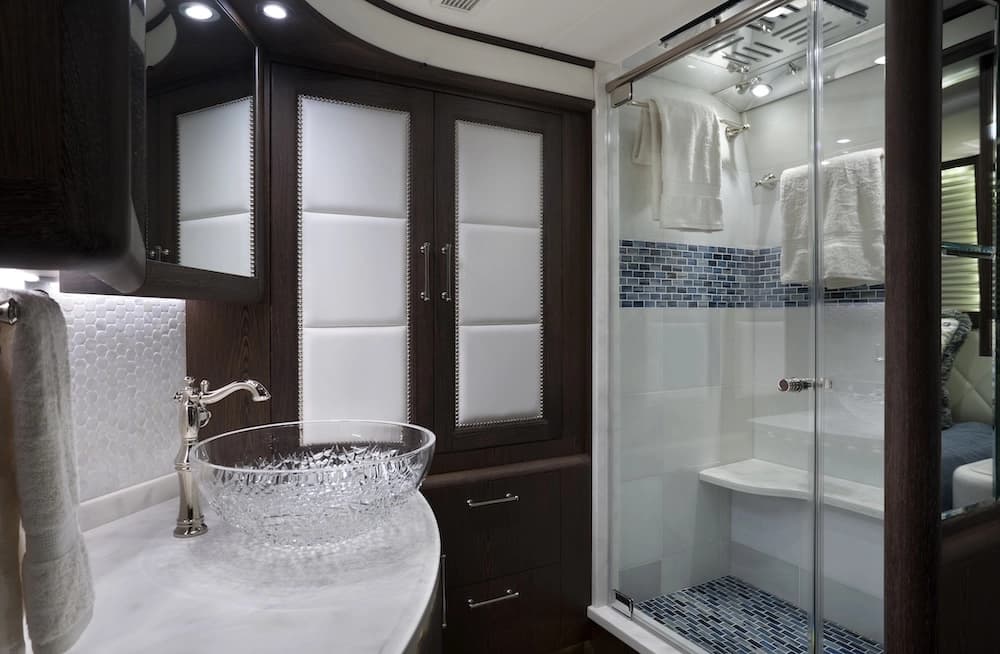 2017 Prevost Liberty Elegant Lady H3-45 Motorhome - Thumbnail 18 2017 Prevost Liberty Elegant Lady H3-45 Motorhome - Thumbnail 18