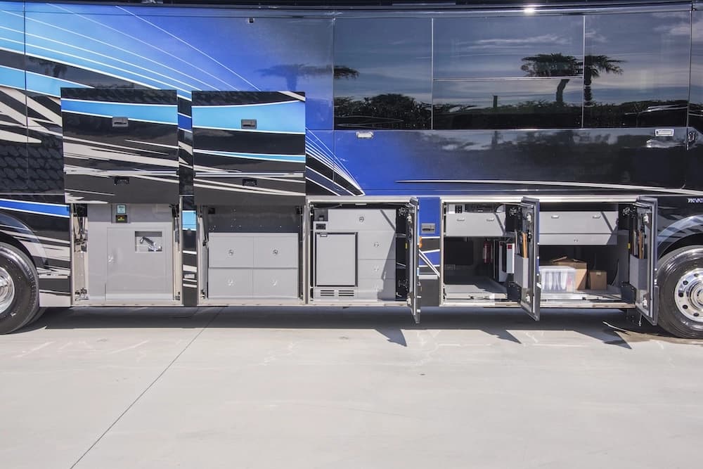 2017 Prevost Liberty Elegant Lady H3-45 Motorhome - Thumbnail 5 2017 Prevost Liberty Elegant Lady H3-45 Motorhome - Thumbnail 5