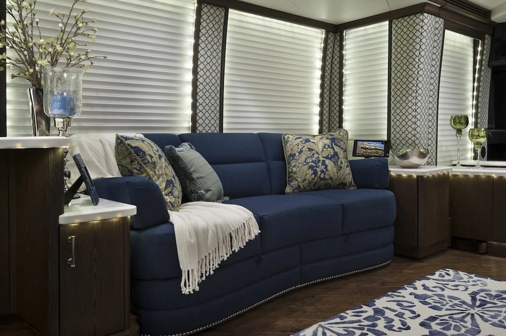 2017 Prevost Liberty Elegant Lady H3-45 Motorhome - Thumbnail 7 2017 Prevost Liberty Elegant Lady H3-45 Motorhome - Thumbnail 7