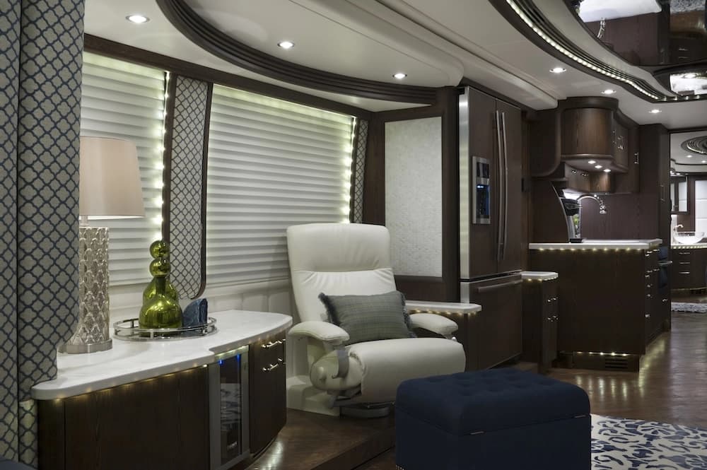 2017 Prevost Liberty Elegant Lady H3-45 Motorhome - Thumbnail 9 2017 Prevost Liberty Elegant Lady H3-45 Motorhome - Thumbnail 9