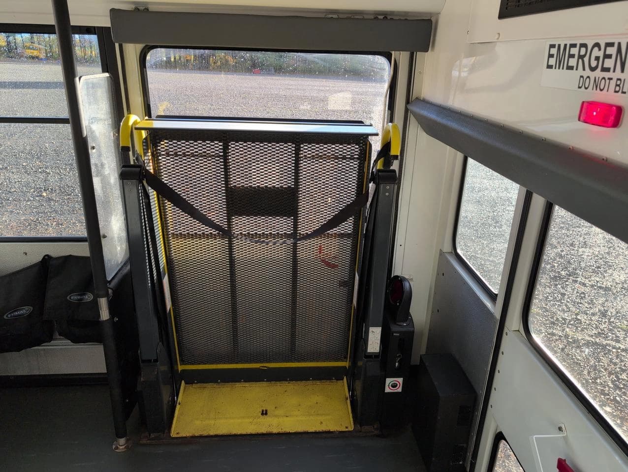 2016 Chevrolet Express 3500 Collins ADA School Bus - Image 7 2016 Chevrolet Express 3500 Collins ADA School Bus - Image 7