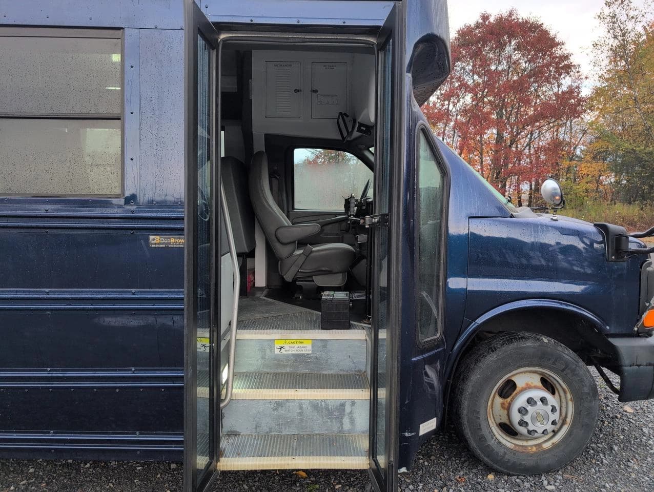 2016 Chevrolet 3500 Starcraft Shuttle Bus - Image 5 2016 Chevrolet 3500 Starcraft Shuttle Bus - Image 5