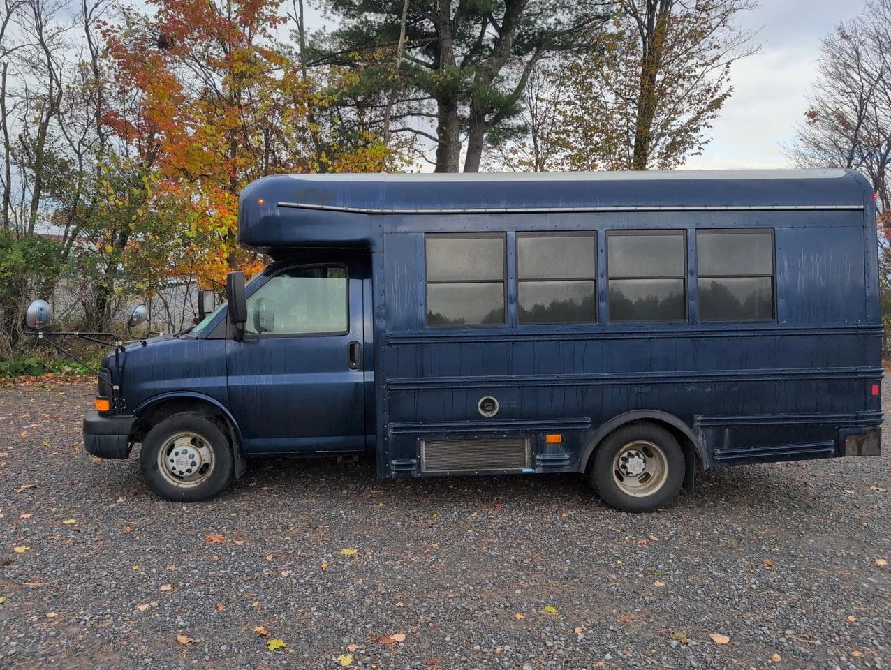 2016 Chevrolet 3500 Starcraft Shuttle Bus - Image 2 2016 Chevrolet 3500 Starcraft Shuttle Bus - Image 2