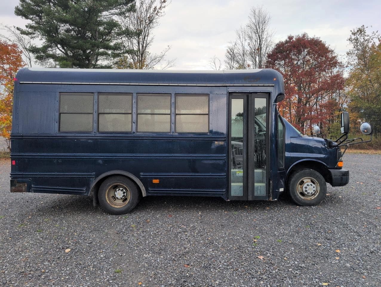 2016 Chevrolet 3500 Starcraft Shuttle Bus - Image 4 2016 Chevrolet 3500 Starcraft Shuttle Bus - Image 4