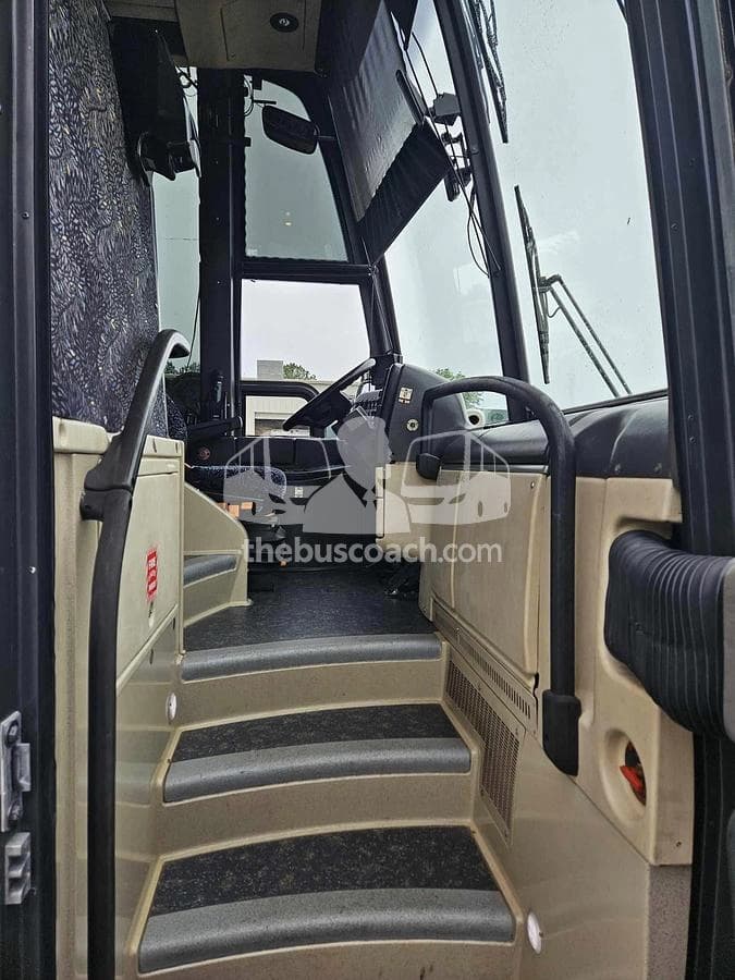 2009 Prevost H3-45 - Thumbnail 4 2009 Prevost H3-45 - Thumbnail 4