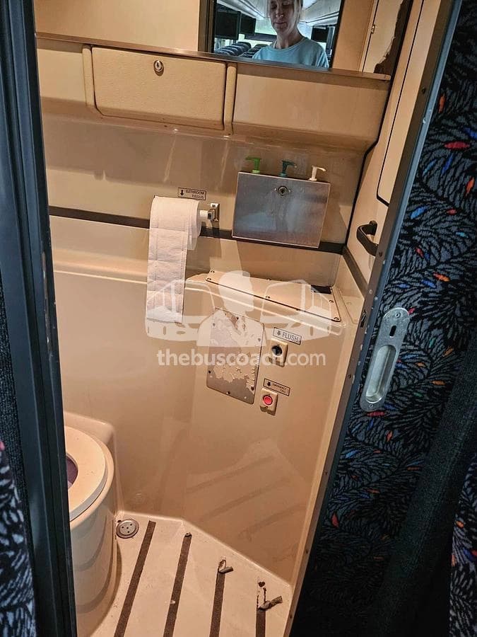 2009 Prevost H3-45 - Thumbnail 6 2009 Prevost H3-45 - Thumbnail 6