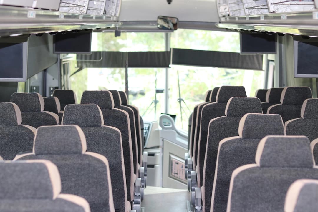 2016 MCI J4500 Coach Bus - Thumbnail 4 2016 MCI J4500 Coach Bus - Thumbnail 4