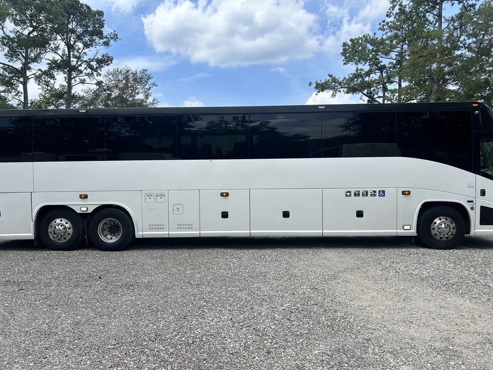 2016 MCI J4500 Coach Bus - Thumbnail 6 2016 MCI J4500 Coach Bus - Thumbnail 6