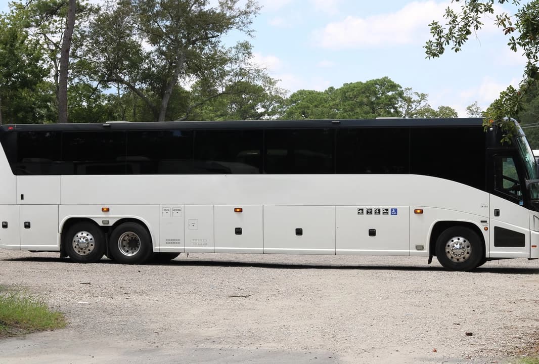 2016 MCI J4500 Coach Bus - Thumbnail 9 2016 MCI J4500 Coach Bus - Thumbnail 9