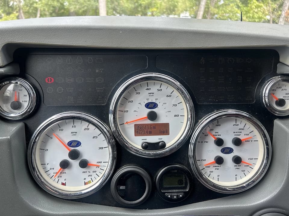 2016 MCI J4500 Coach Bus - Thumbnail 10 2016 MCI J4500 Coach Bus - Thumbnail 10