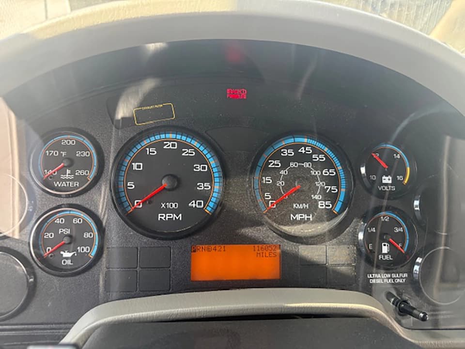 2013 International 3000 Starcraft Shuttle Bus - Image 2 2013 International 3000 Starcraft Shuttle Bus - Image 2