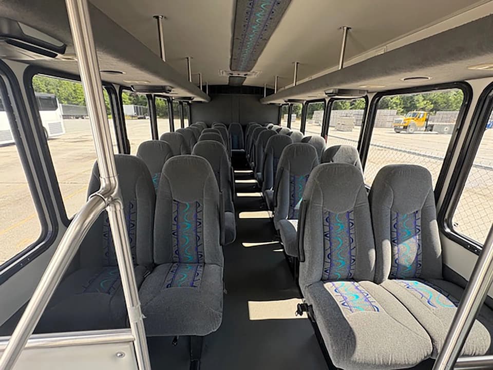 2013 International 3000 Starcraft Shuttle Bus - Image 3 2013 International 3000 Starcraft Shuttle Bus - Image 3