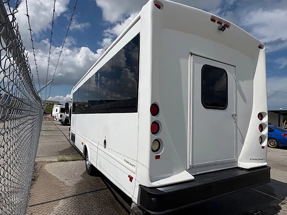 2013 International 3000 Starcraft Shuttle Bus - Image 6 2013 International 3000 Starcraft Shuttle Bus - Image 6