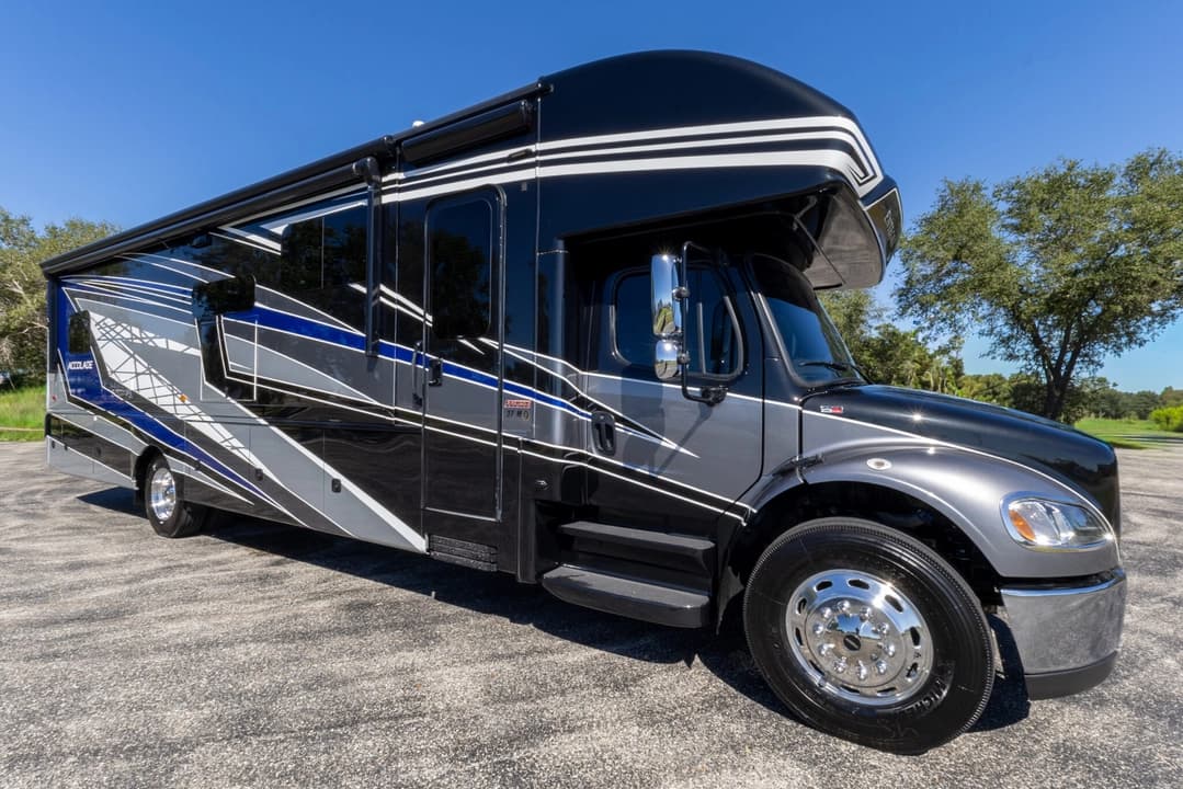 2022 Entegra Accolade 37M Motorhome - Image 2 2022 Entegra Accolade 37M Motorhome - Image 2