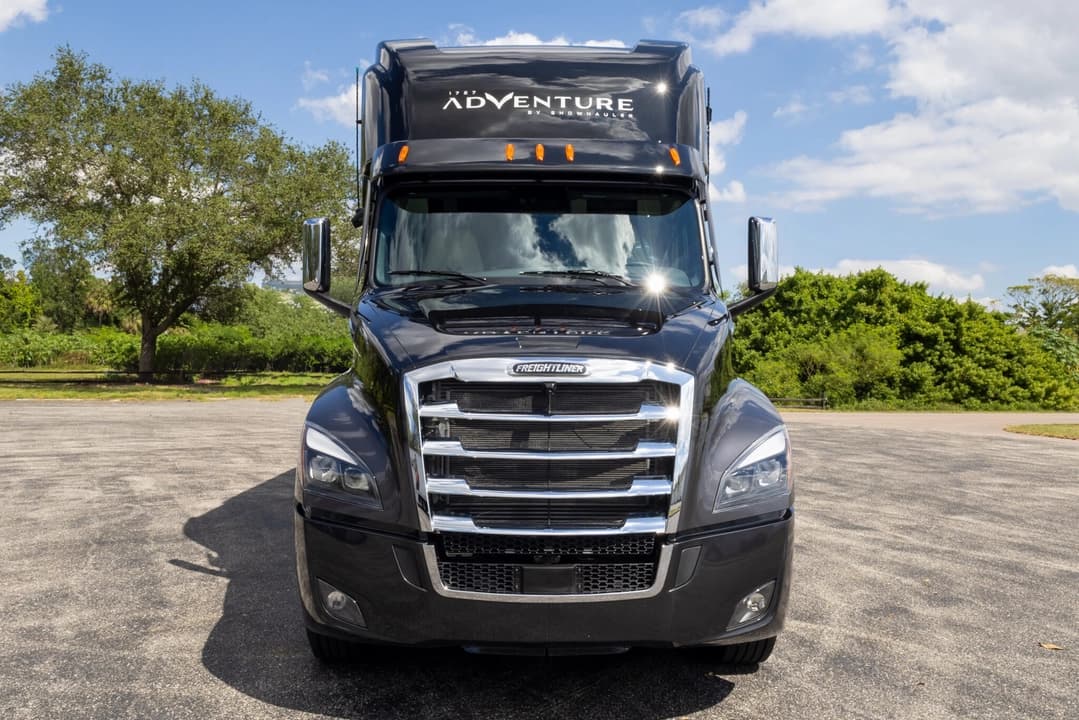 2026 Showhauler Adventure A4501 Motorhome - Image 12 2026 Showhauler Adventure A4501 Motorhome - Image 12