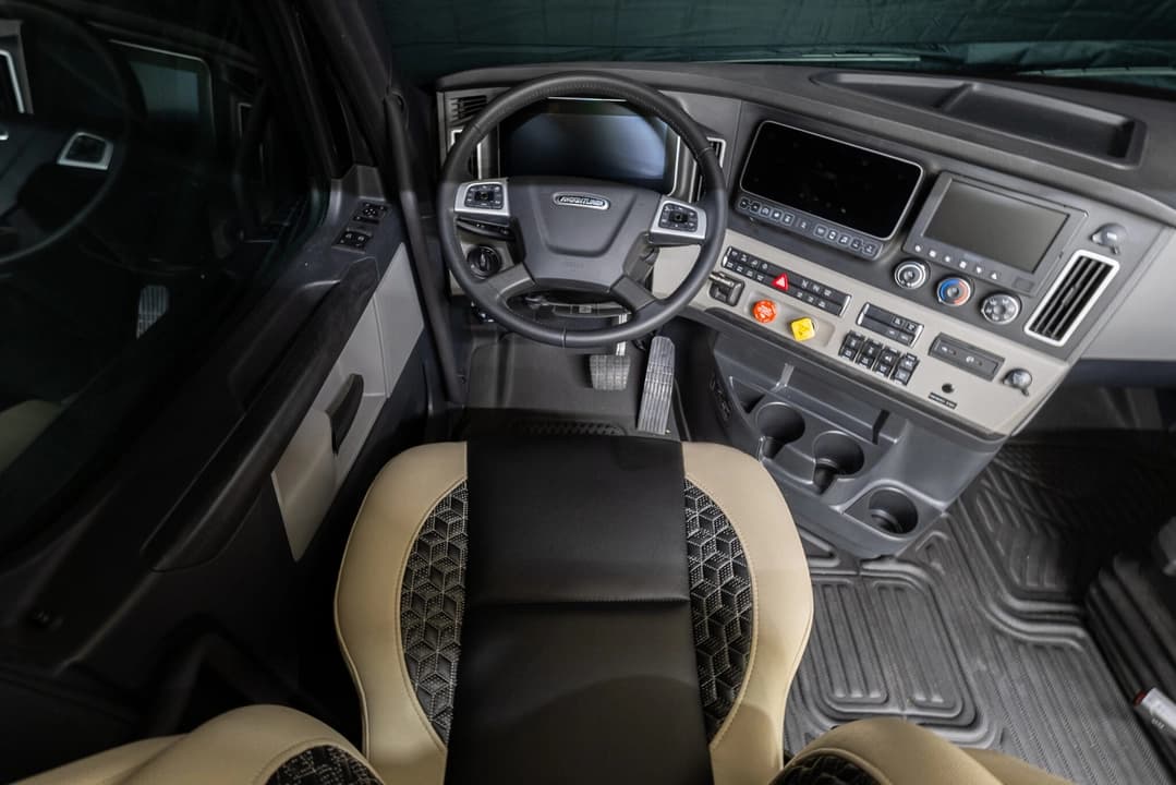 2026 Showhauler Adventure A4501 Motorhome - Image 13 2026 Showhauler Adventure A4501 Motorhome - Image 13