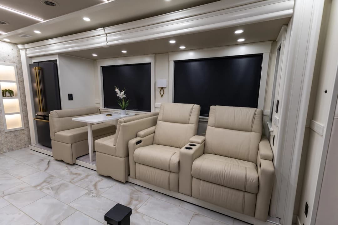 2026 Showhauler Adventure A4501 Motorhome - Image 15 2026 Showhauler Adventure A4501 Motorhome - Image 15