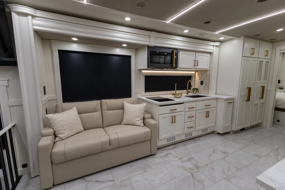 2026 Showhauler Adventure A4501 Motorhome - Image 18 2026 Showhauler Adventure A4501 Motorhome - Image 18