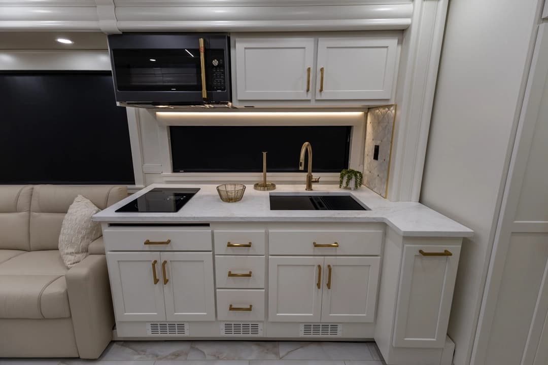 2026 Showhauler Adventure A4501 Motorhome - Image 20 2026 Showhauler Adventure A4501 Motorhome - Image 20