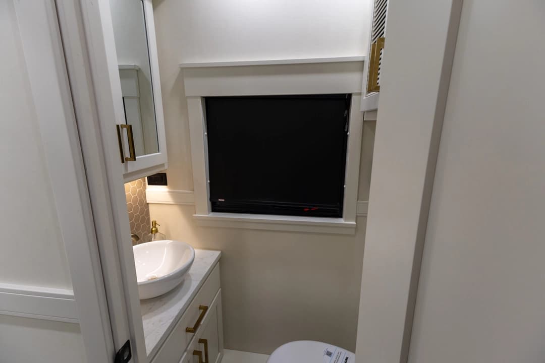 2026 Showhauler Adventure A4501 Motorhome - Image 23 2026 Showhauler Adventure A4501 Motorhome - Image 23