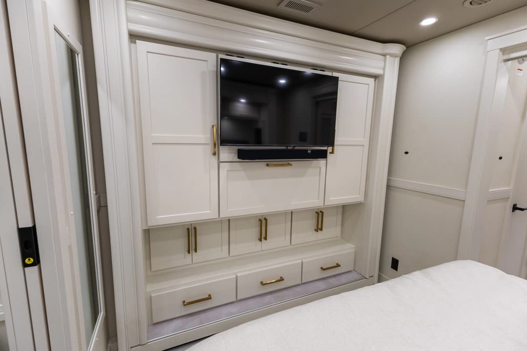 2026 Showhauler Adventure A4501 Motorhome - Image 28 2026 Showhauler Adventure A4501 Motorhome - Image 28