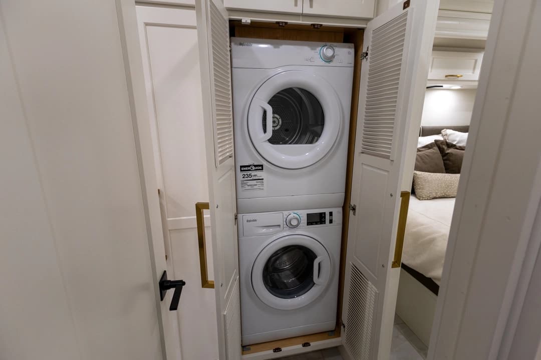 2026 Showhauler Adventure A4501 Motorhome - Image 32 2026 Showhauler Adventure A4501 Motorhome - Image 32