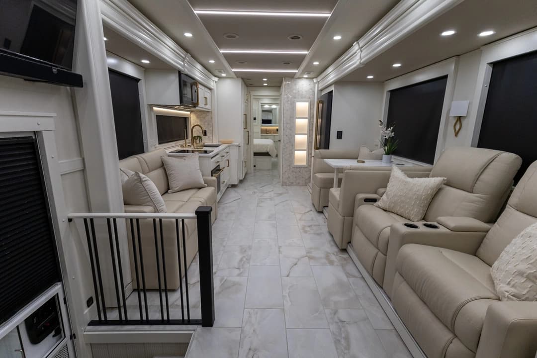 2026 Showhauler Adventure Motorhome - Image 14 2026 Showhauler Adventure Motorhome - Image 14