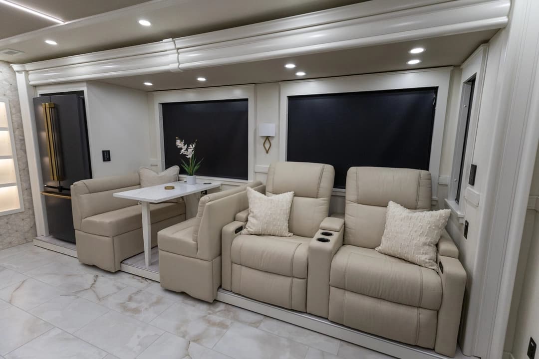 2026 Showhauler Adventure Motorhome - Image 15 2026 Showhauler Adventure Motorhome - Image 15