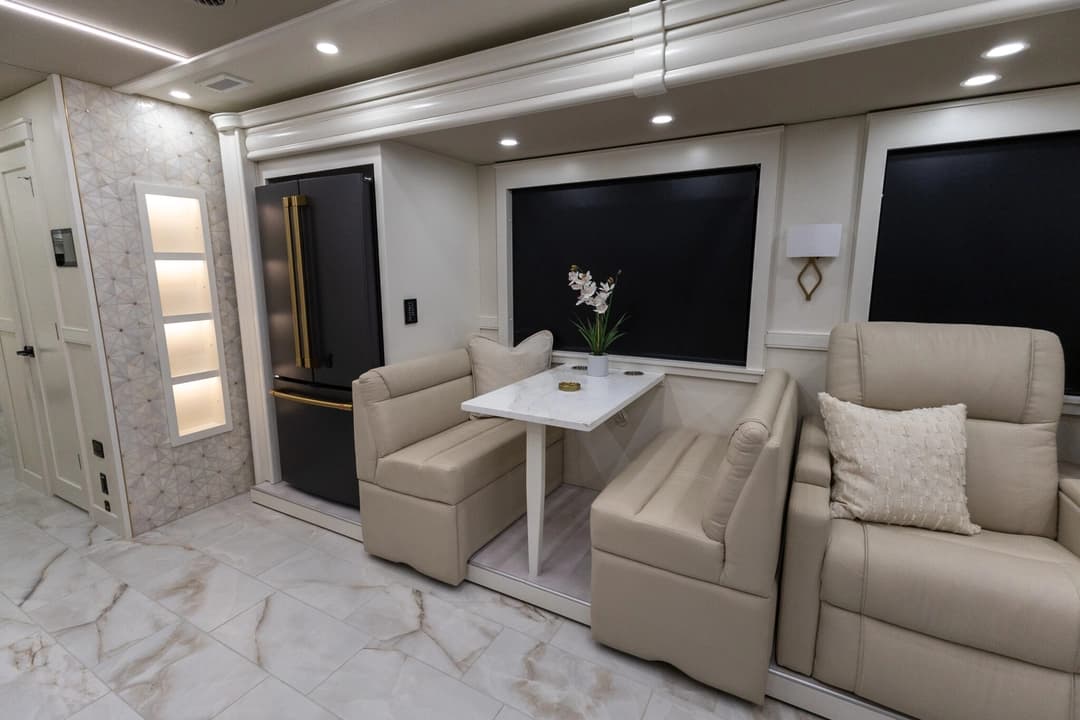 2026 Showhauler Adventure Motorhome - Image 16 2026 Showhauler Adventure Motorhome - Image 16