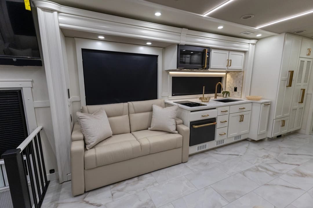 2026 Showhauler Adventure Motorhome - Image 18 2026 Showhauler Adventure Motorhome - Image 18