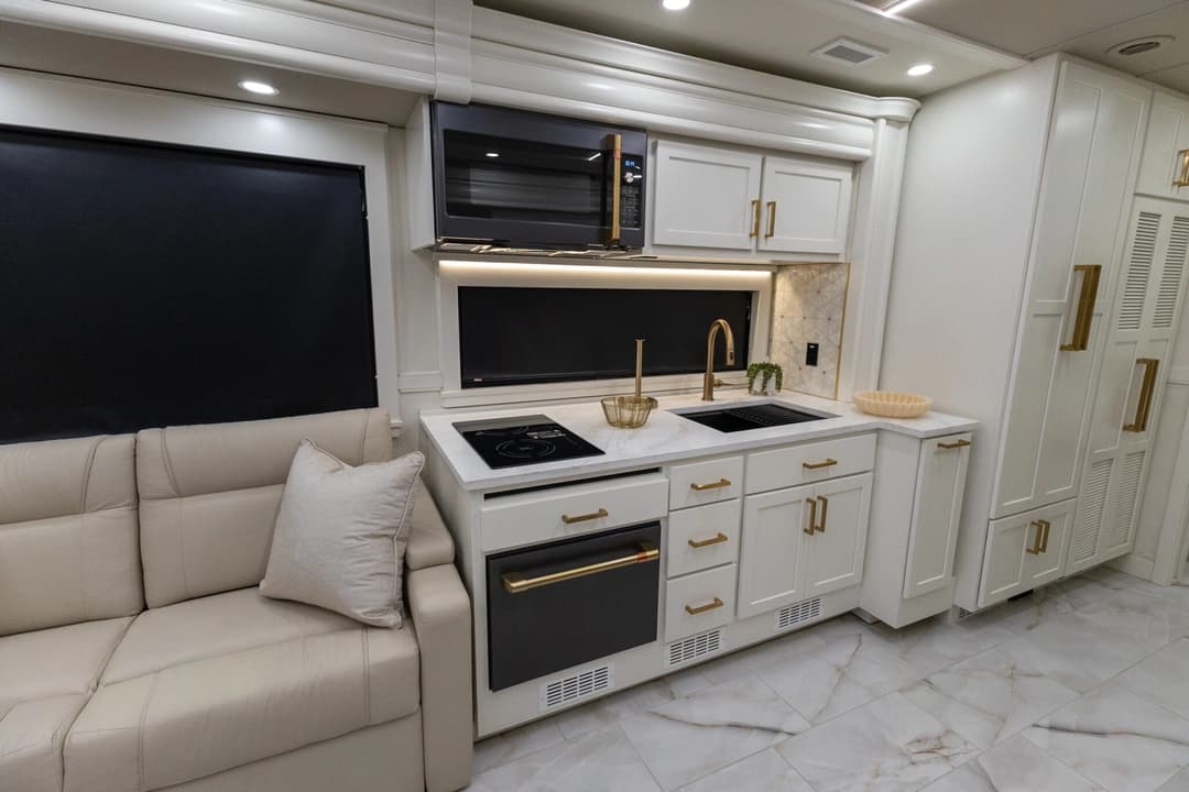 2026 Showhauler Adventure Motorhome - Image 19 2026 Showhauler Adventure Motorhome - Image 19