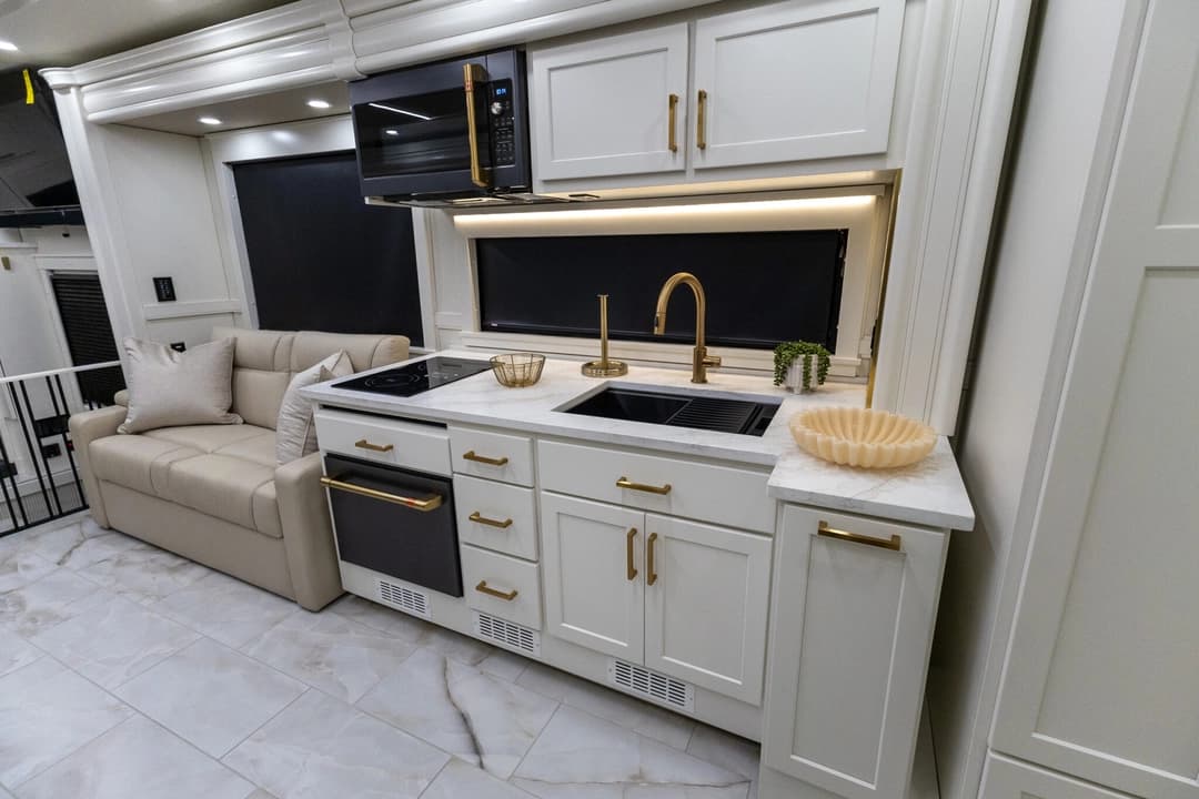 2026 Showhauler Adventure Motorhome - Image 21 2026 Showhauler Adventure Motorhome - Image 21