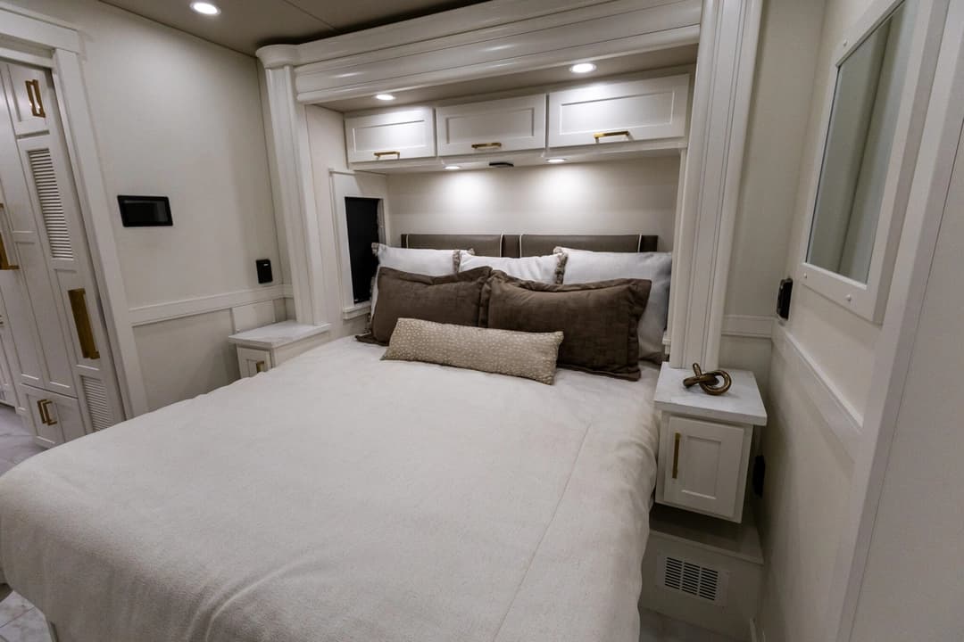 2026 Showhauler Adventure Motorhome - Image 27 2026 Showhauler Adventure Motorhome - Image 27