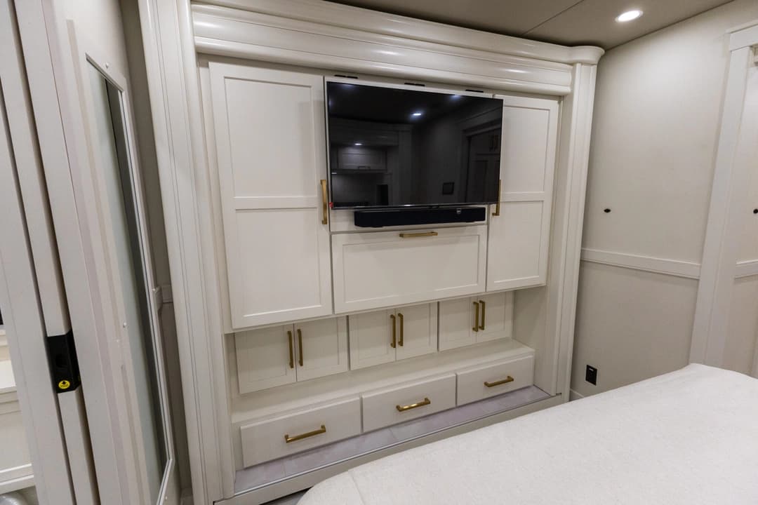 2026 Showhauler Adventure Motorhome - Image 28 2026 Showhauler Adventure Motorhome - Image 28