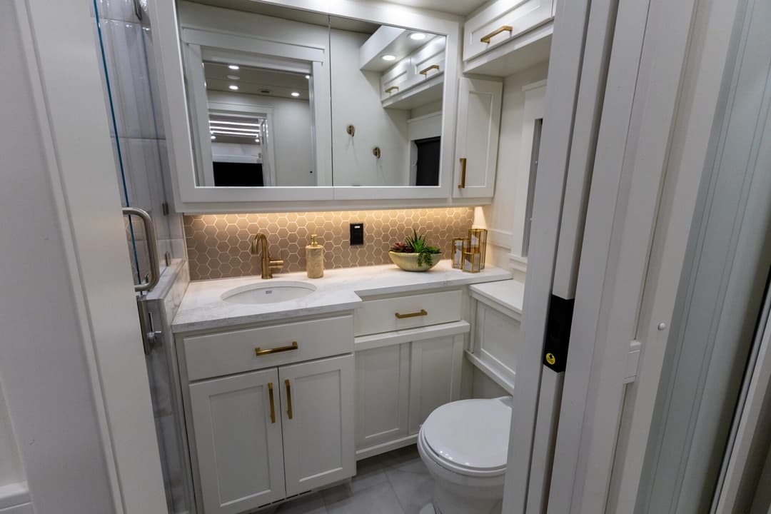 2026 Showhauler Adventure Motorhome - Image 29 2026 Showhauler Adventure Motorhome - Image 29