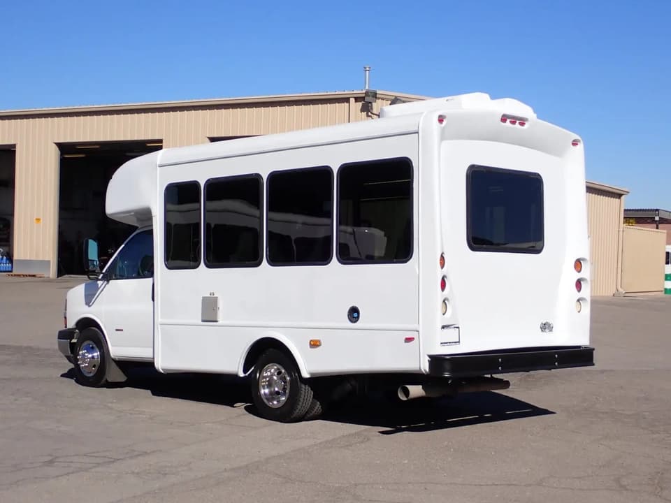 2015 Chevrolet G3500 Starcraft Startrans ADA Shuttle Bus - Image 4 2015 Chevrolet G3500 Starcraft Startrans ADA Shuttle Bus - Image 4