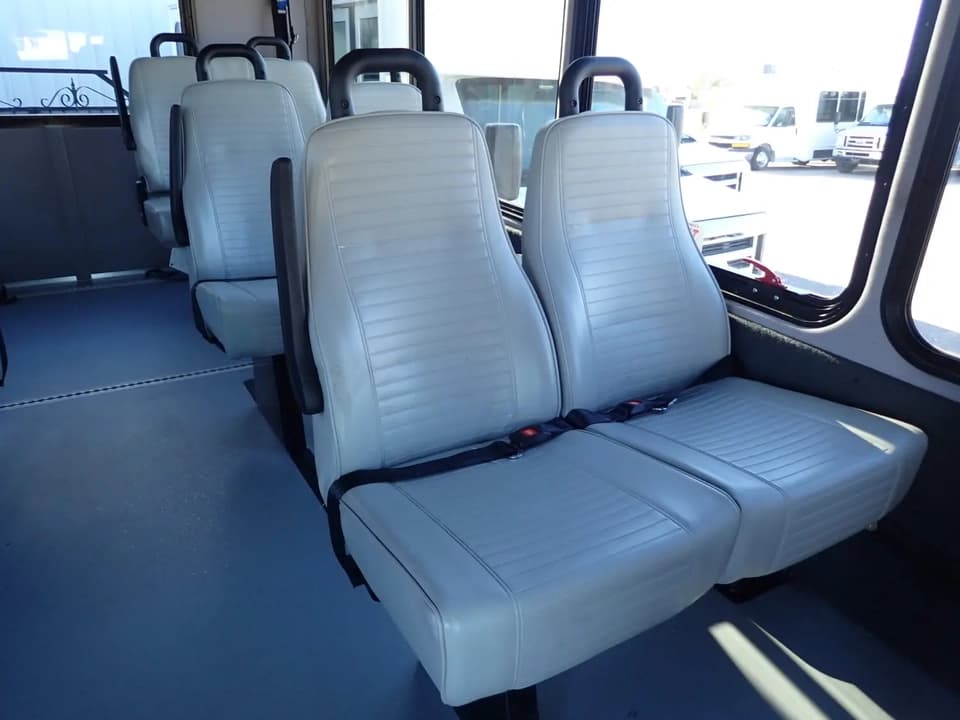 2015 Chevrolet G3500 Starcraft Startrans ADA Shuttle Bus - Image 6 2015 Chevrolet G3500 Starcraft Startrans ADA Shuttle Bus - Image 6