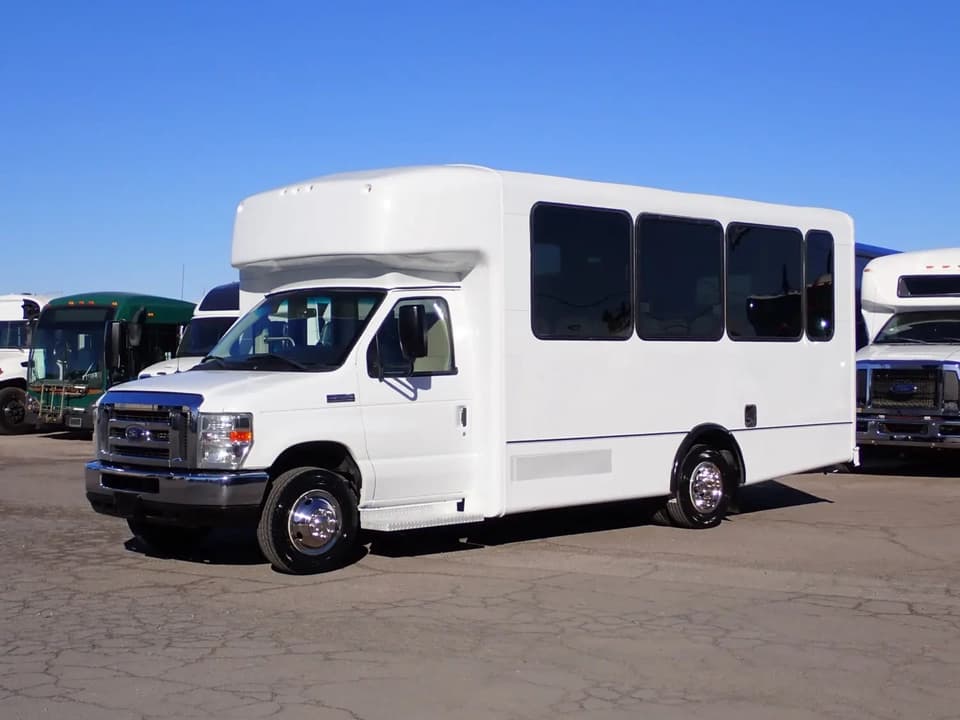 2017 Ford E350 El Dorado Advantage ADA Shuttle Bus - Image 2 2017 Ford E350 El Dorado Advantage ADA Shuttle Bus - Image 2