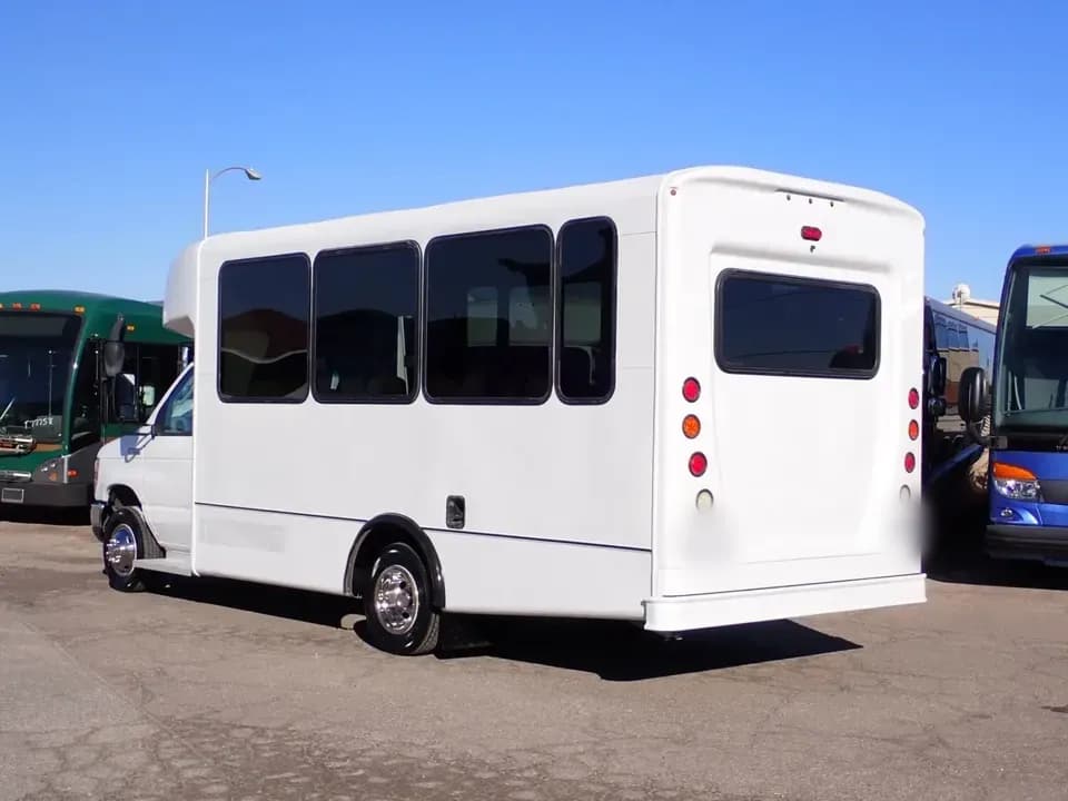 2017 Ford E350 El Dorado Advantage ADA Shuttle Bus - Image 3 2017 Ford E350 El Dorado Advantage ADA Shuttle Bus - Image 3