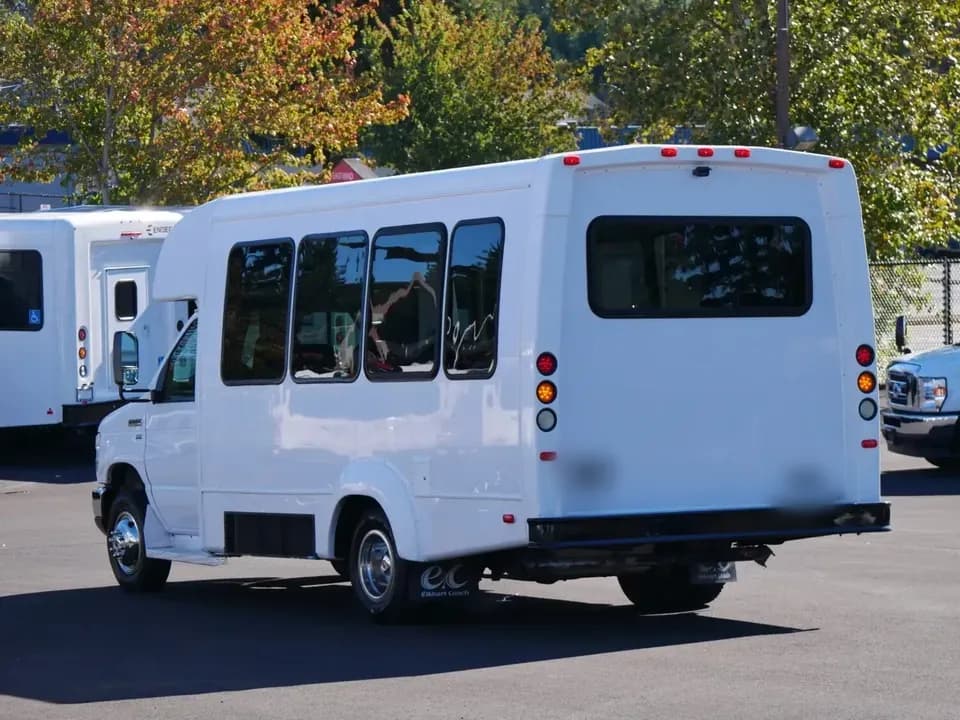 2012 Ford E450 Elkhart Coach ADA Shuttle Bus - Image 3 2012 Ford E450 Elkhart Coach ADA Shuttle Bus - Image 3