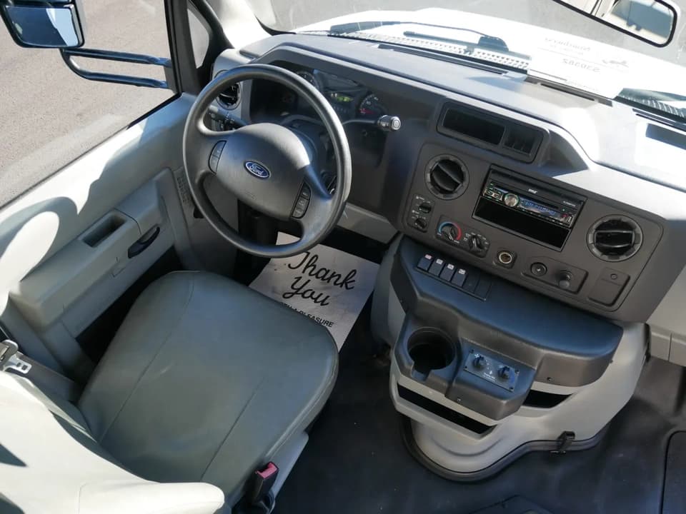 2012 Ford E450 Elkhart Coach ADA Shuttle Bus - Image 4 2012 Ford E450 Elkhart Coach ADA Shuttle Bus - Image 4